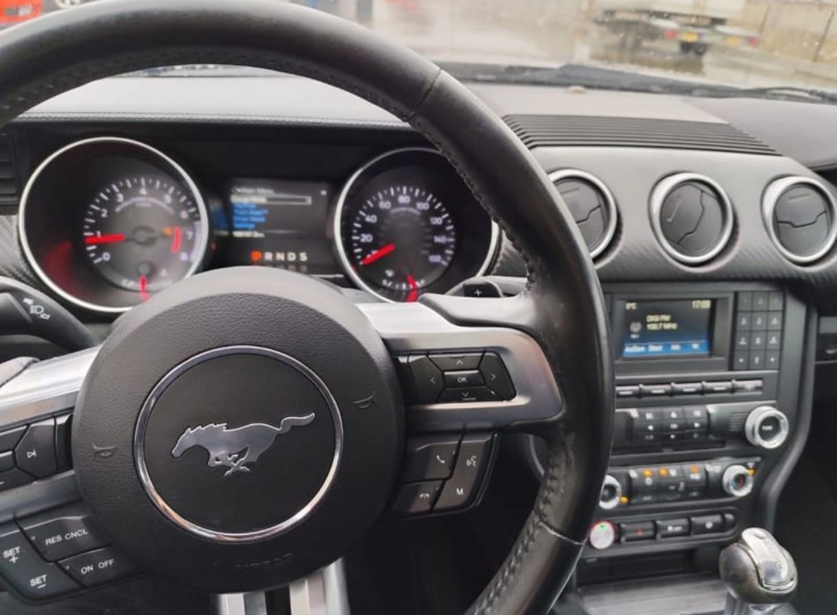 FORD MUSTANG 2.3